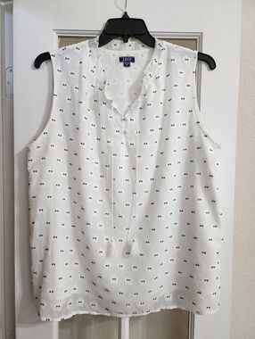 IZOD XXL White Floral Embroidered Sleeveless Tassel Tie Blouse